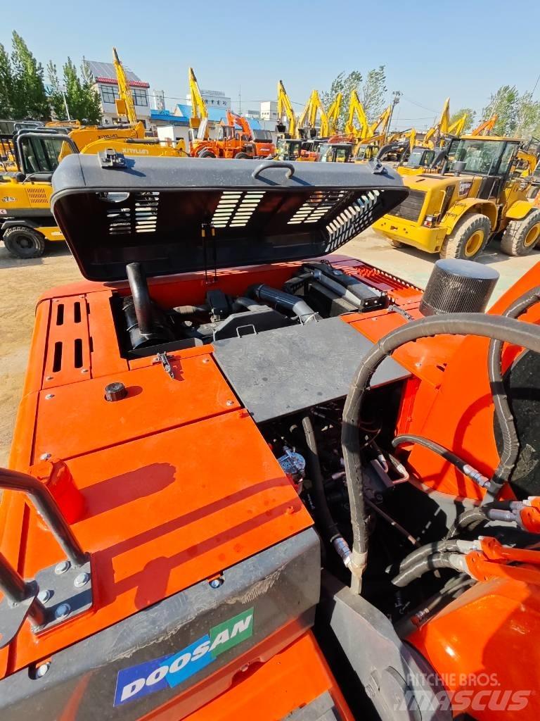Doosan DX 225 LC Гусеничні екскаватори