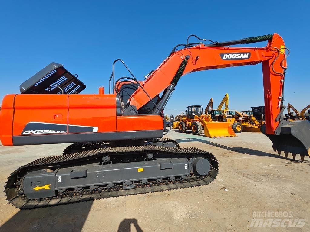 Doosan DX 225 LC Гусеничні екскаватори