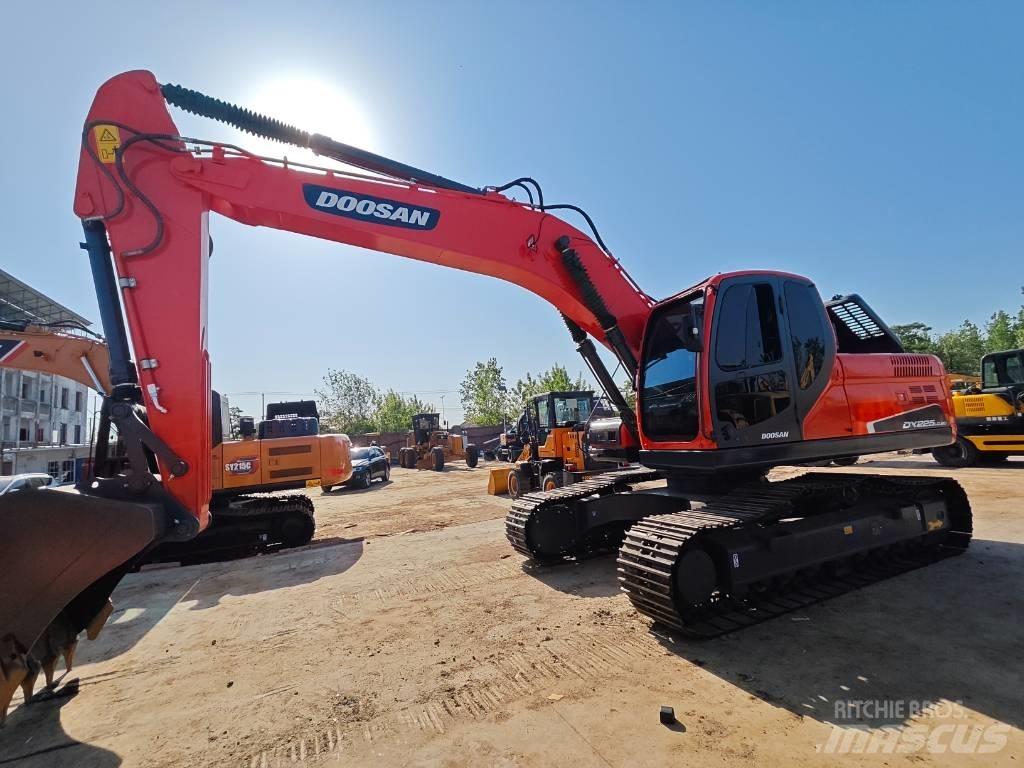 Doosan DX 225 LC Гусеничні екскаватори