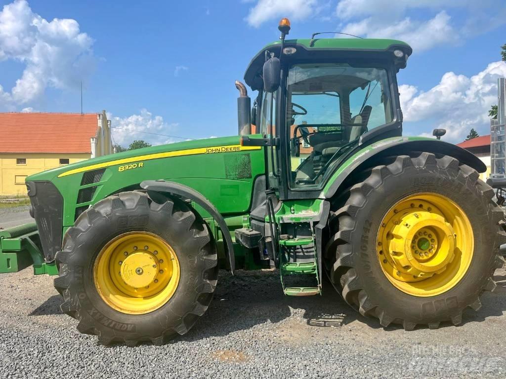 John Deere 8320 R Трактори