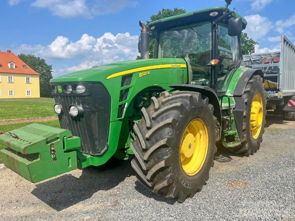 John Deere 8320 R Трактори