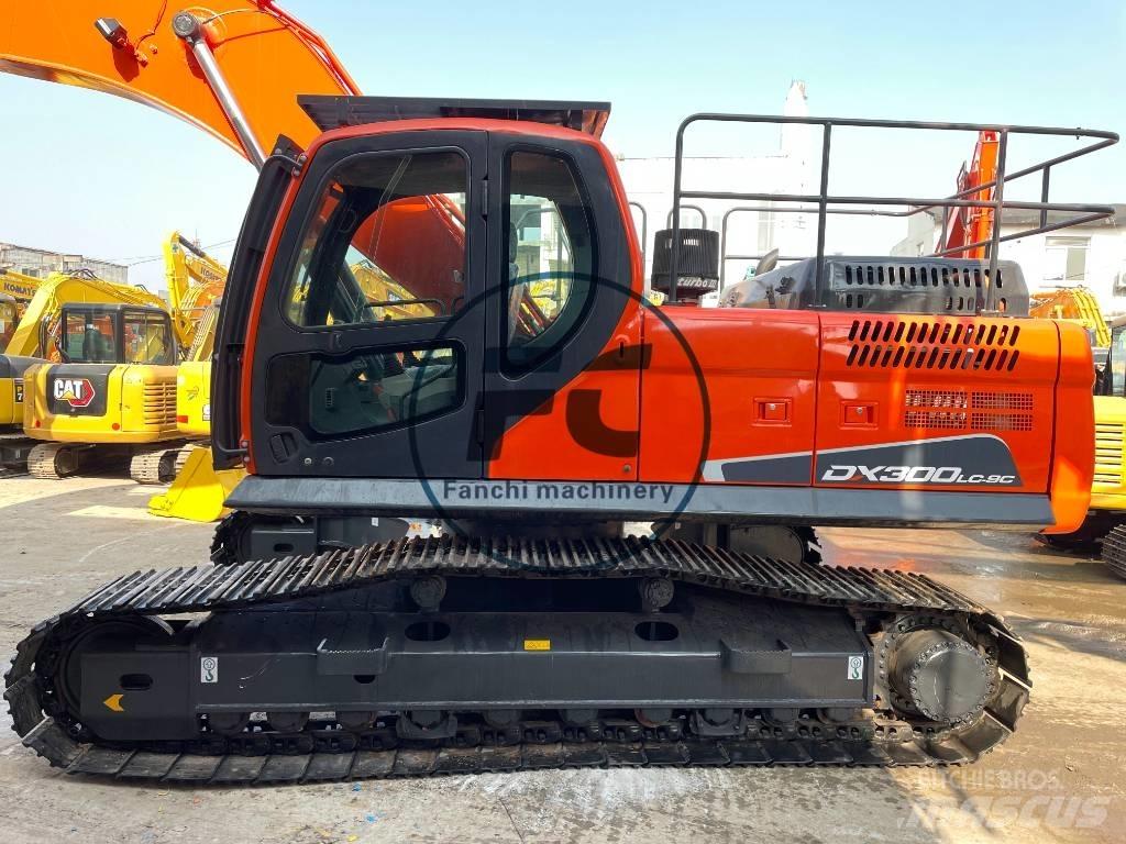 Doosan DX300 Гусеничні екскаватори
