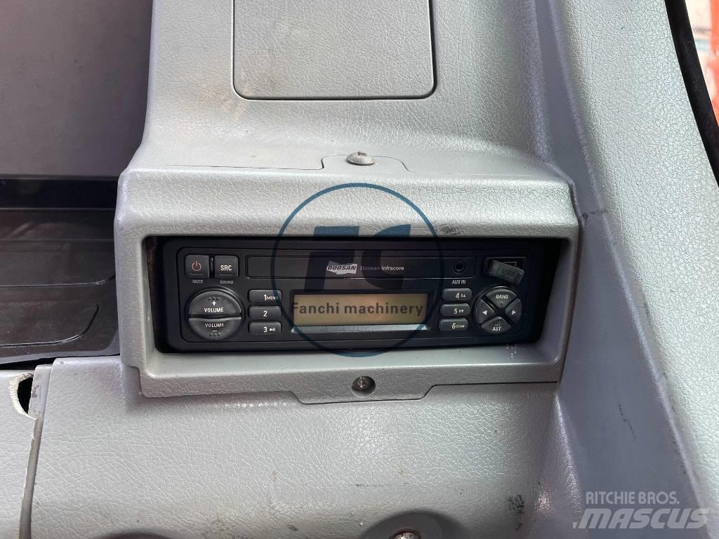 Doosan DX300 Гусеничні екскаватори