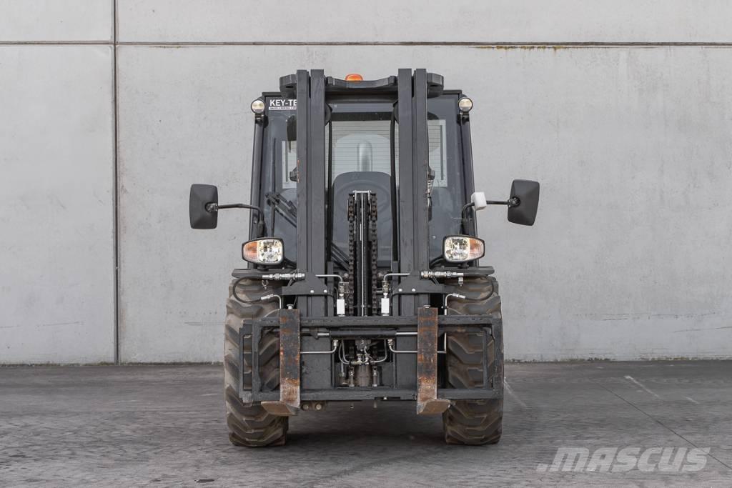 Manitou MC 25-4 Дизельні навантажувачі