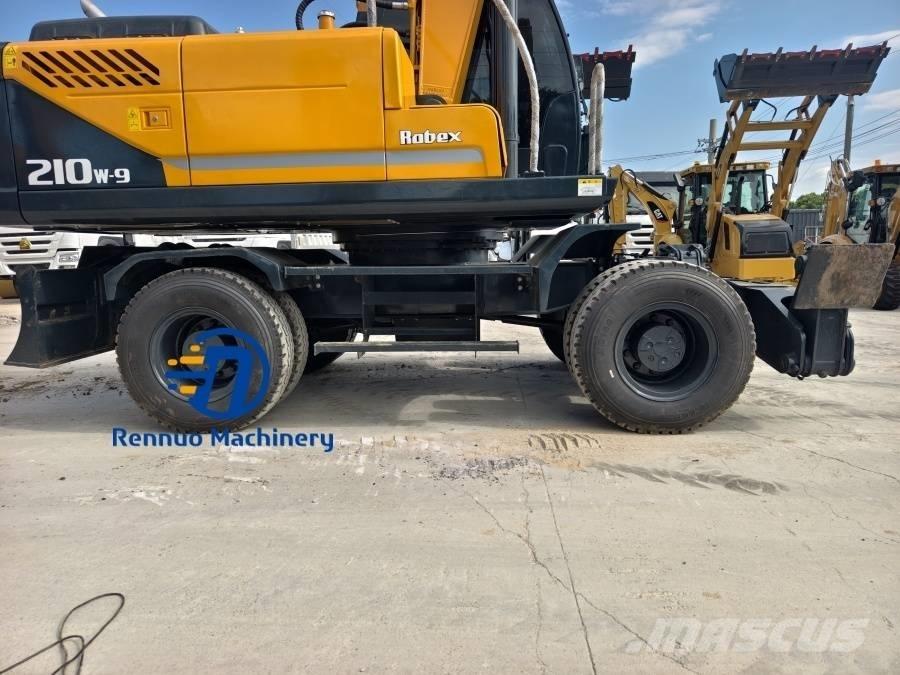 Hyundai 210W-9 Колісні екскаватори