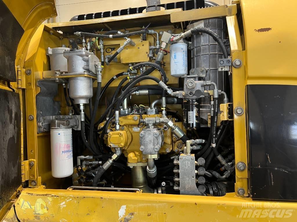 CAT 323 D L Гусеничні екскаватори