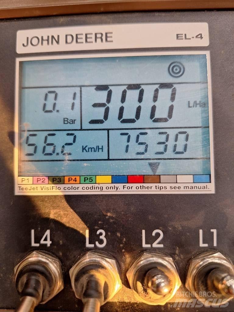 John Deere 740 Причіпні обприскувачі