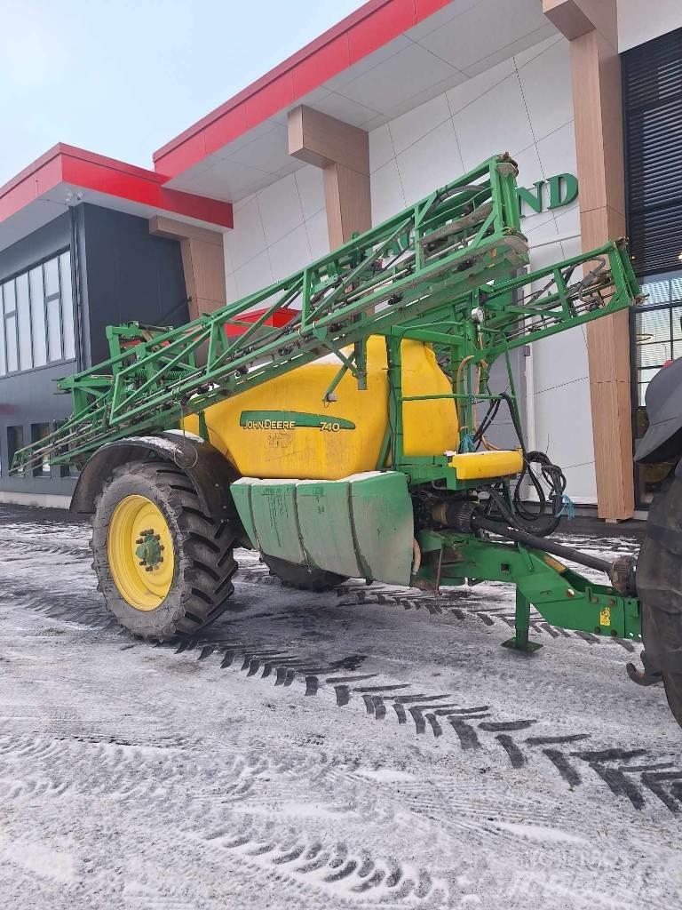 John Deere 740 Причіпні обприскувачі