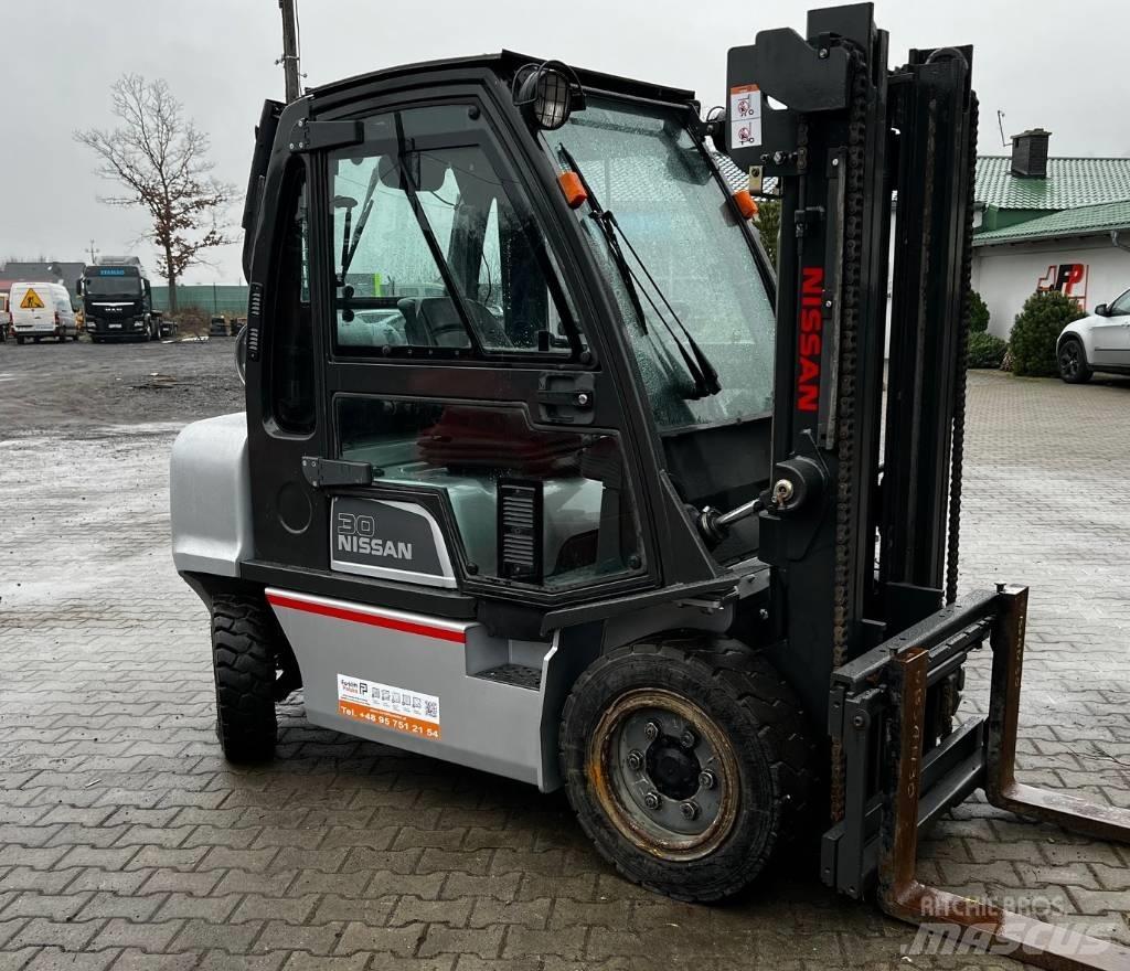 Nissan UG1D2A30LQ Газові навантажувачі
