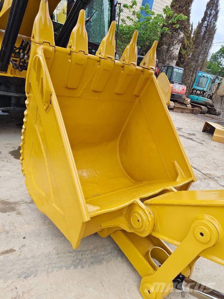CAT 330D2L Гусеничні екскаватори