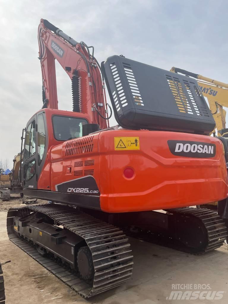 Doosan DX 225LC-9C Гусеничні екскаватори