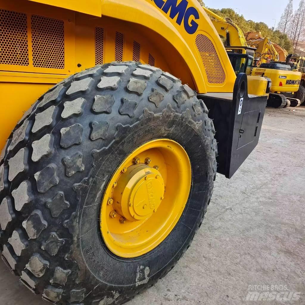 XCMG XS 142 J Грунтові котки