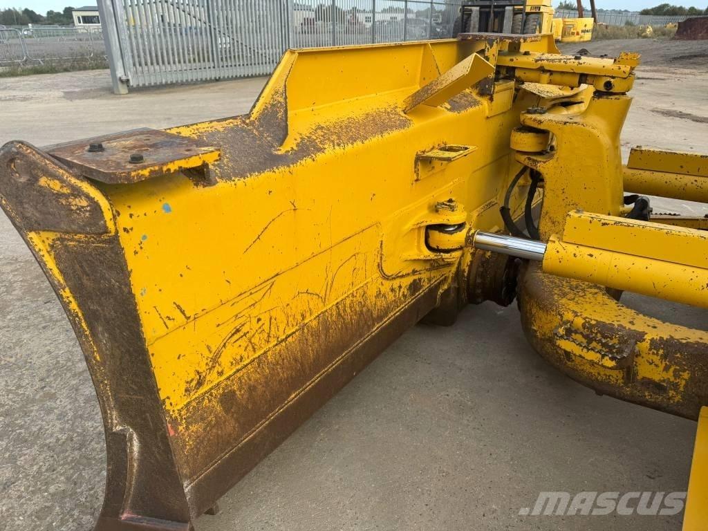 Komatsu D61PX-24 Гусеничні бульдозери