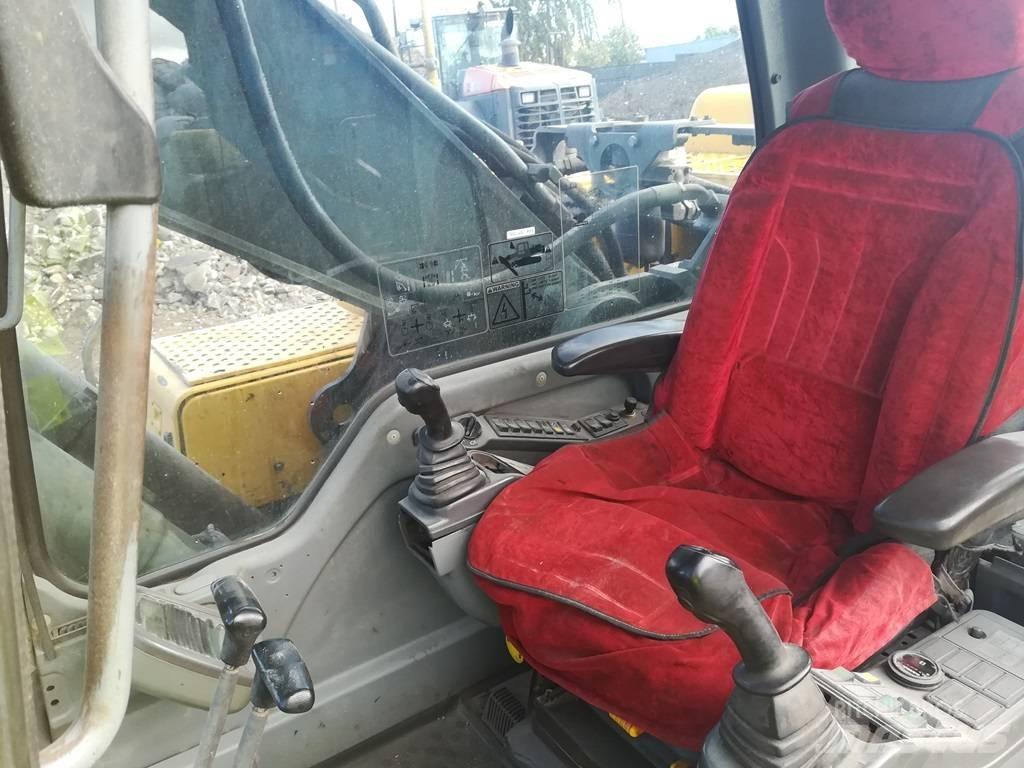Volvo EC 290 B LC Гусеничні екскаватори