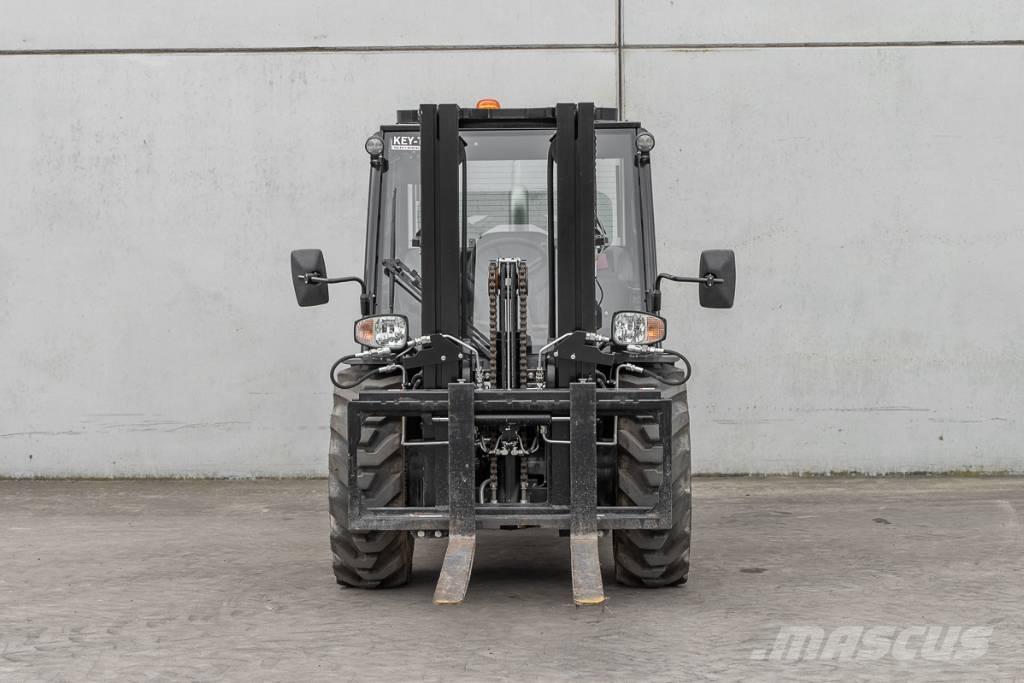 Manitou MC 30-4 Дизельні навантажувачі