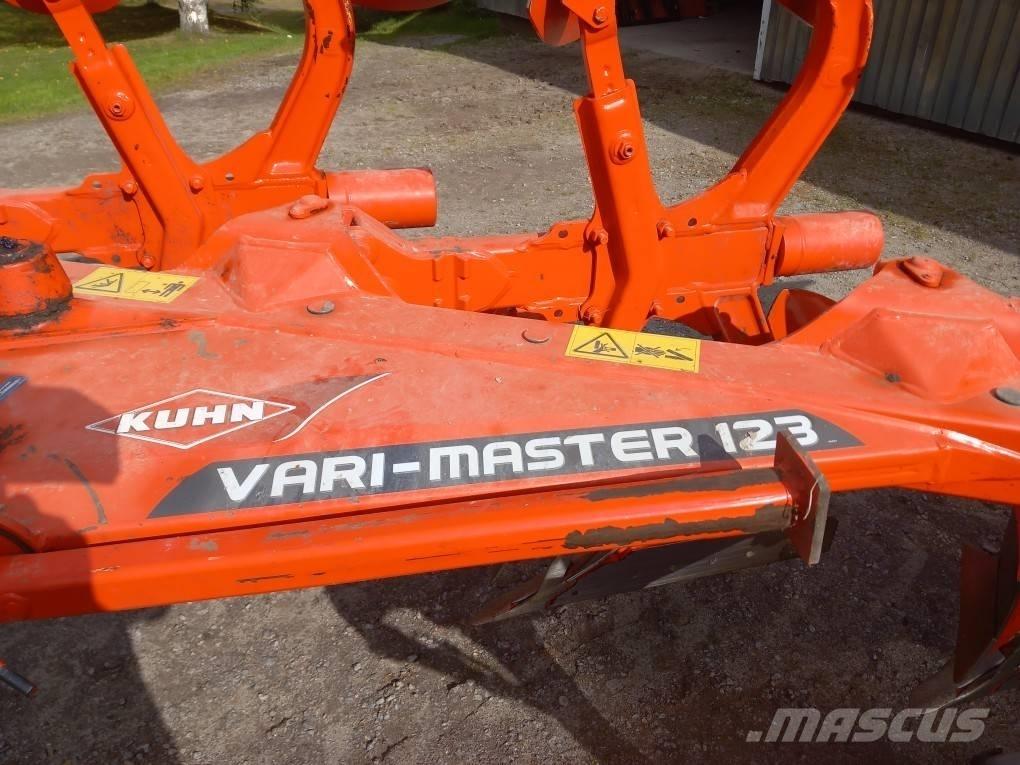 Kuhn Vari-Master 123 Реверсивні плуги