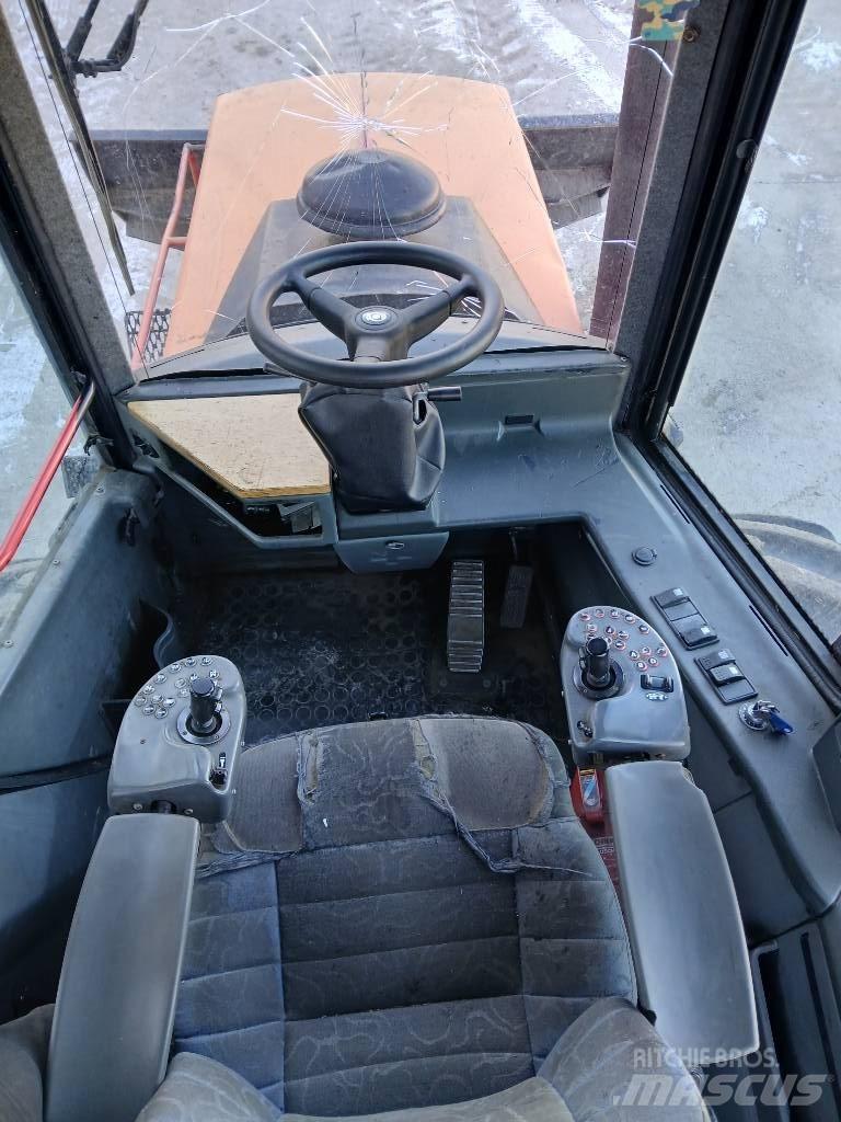 Komatsu 840.3 Форвардери