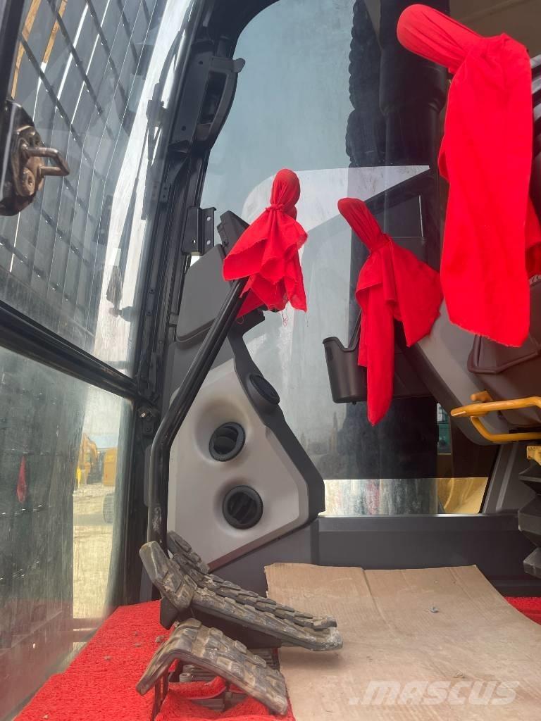 CAT 323GC Гусеничні екскаватори