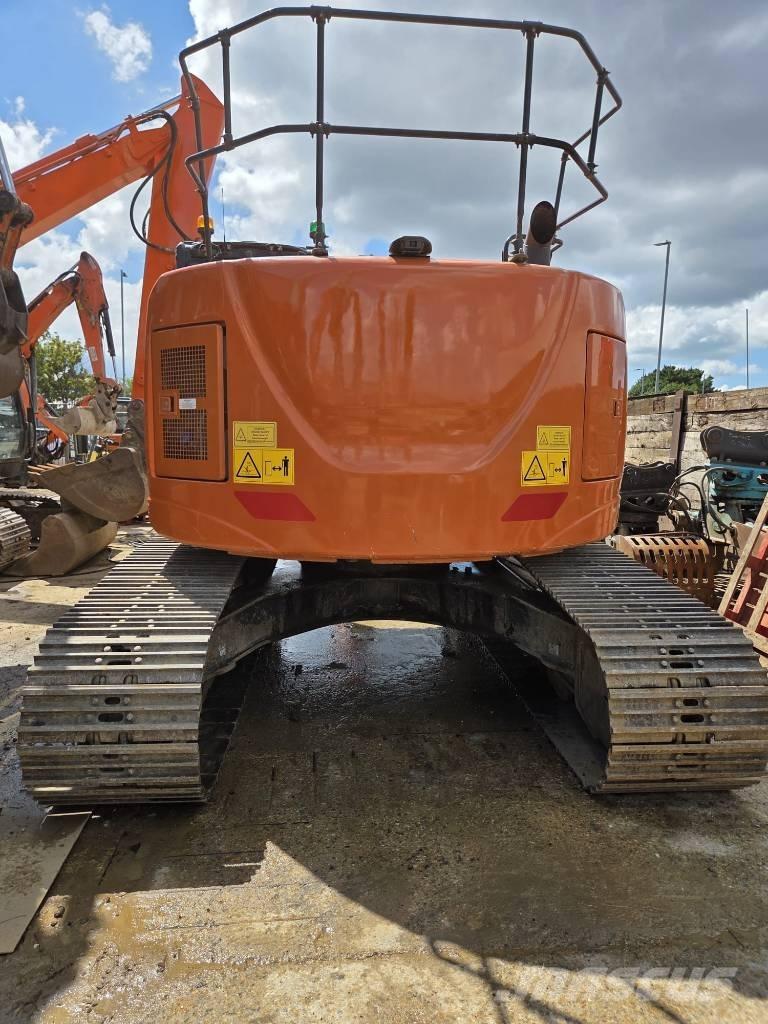 Hitachi ZX225US-6 Гусеничні екскаватори