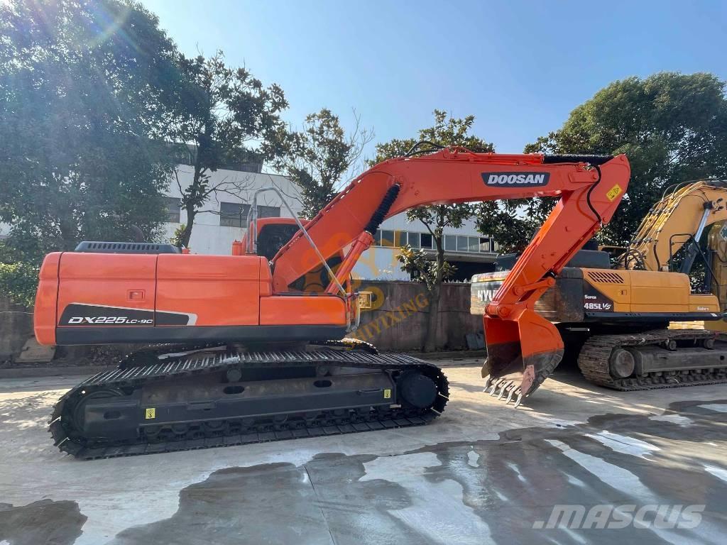 Doosan DX 225 LC Гусеничні екскаватори