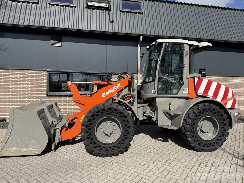 Weycor AR 560 Фронтальні навантажувачі