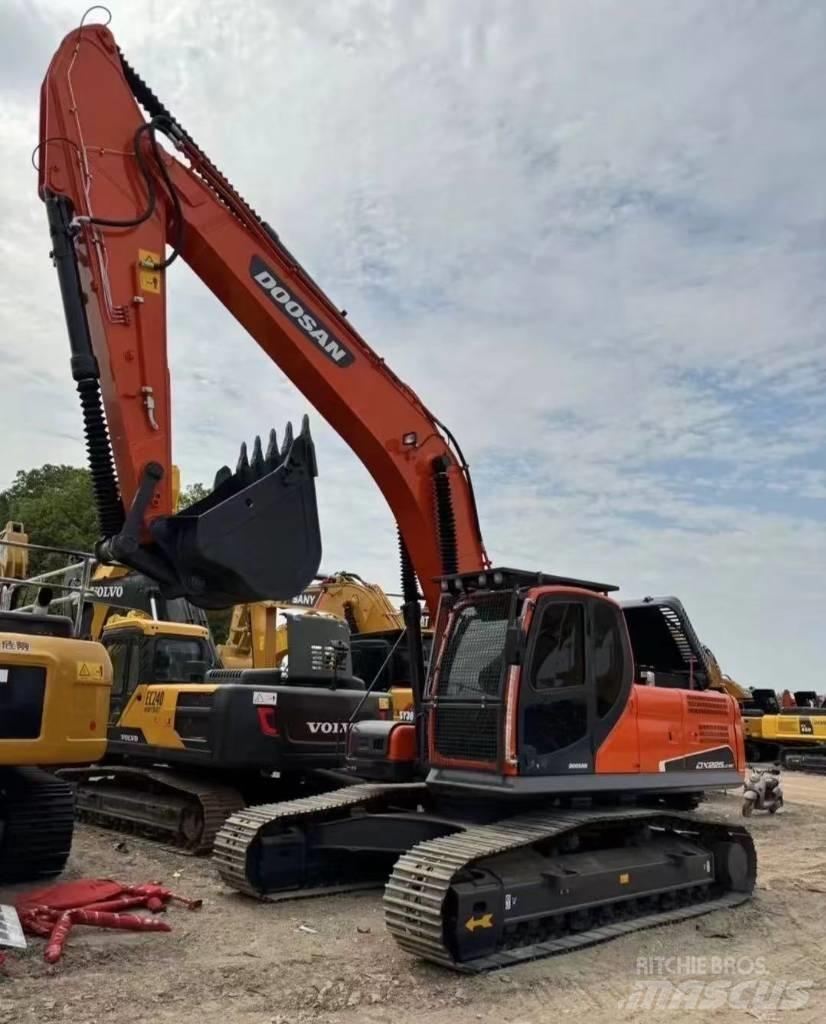 Doosan DX 225 Гусеничні екскаватори