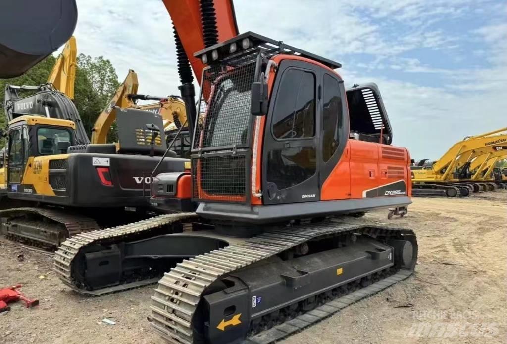 Doosan DX 225 Гусеничні екскаватори