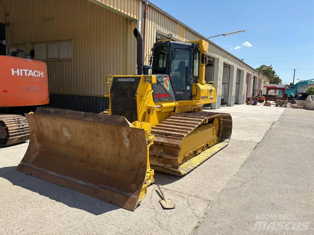 Komatsu 61 PX Гусеничні бульдозери