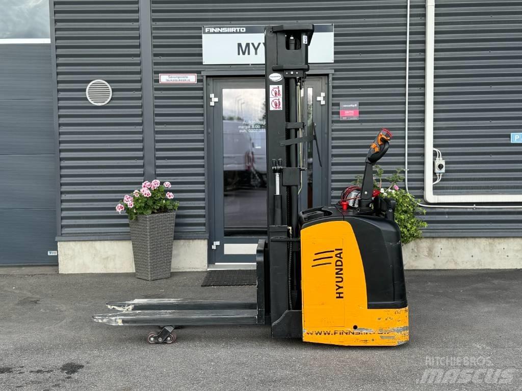 Hyundai 15ESR Самохідні електроштабелери
