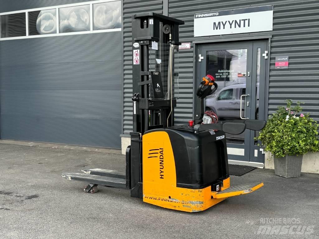 Hyundai 15ESR Самохідні електроштабелери