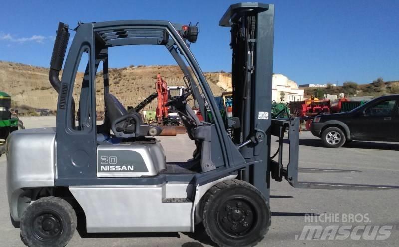 Nissan FGD02A30Q Дизельні навантажувачі