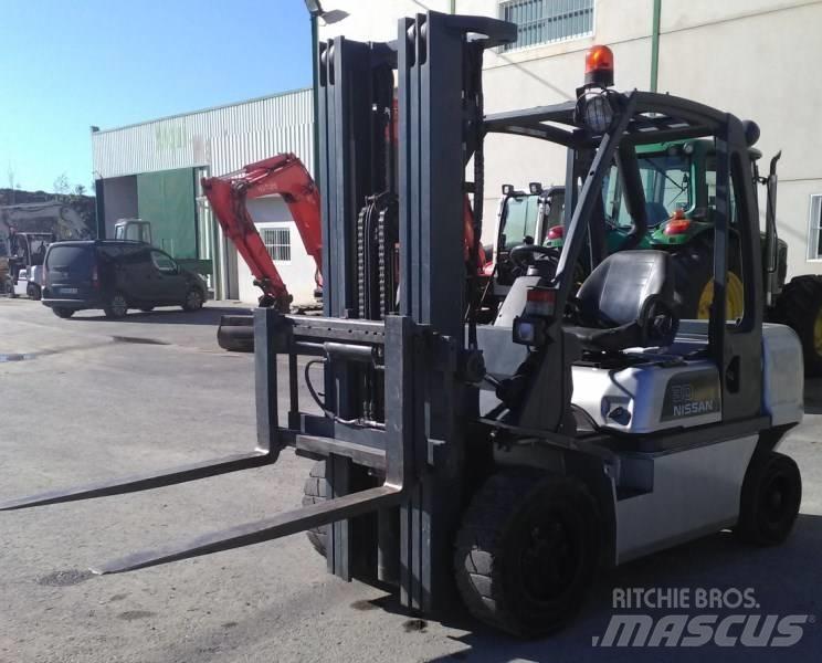 Nissan FGD02A30Q Дизельні навантажувачі