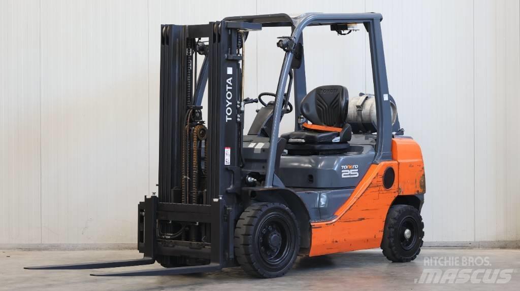 Toyota 02-8 FGF 25 Газові навантажувачі