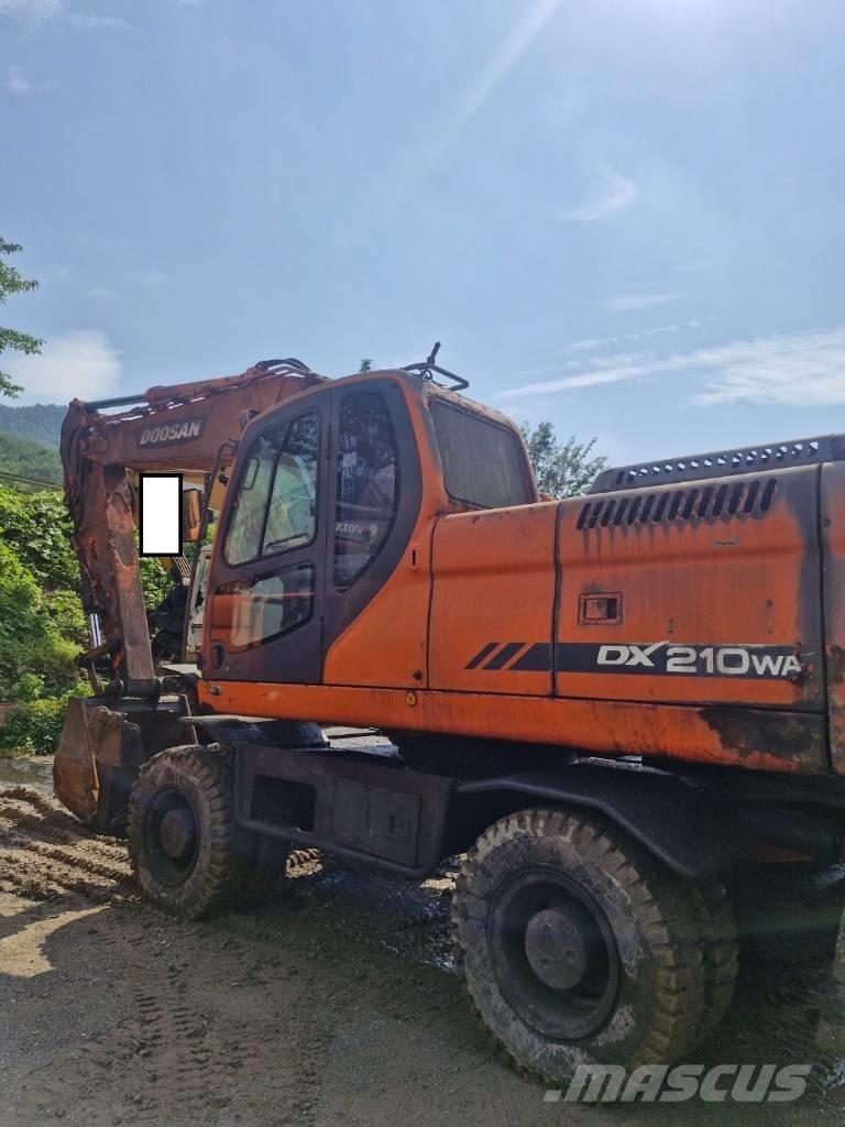 Doosan DX 210 W Колісні екскаватори