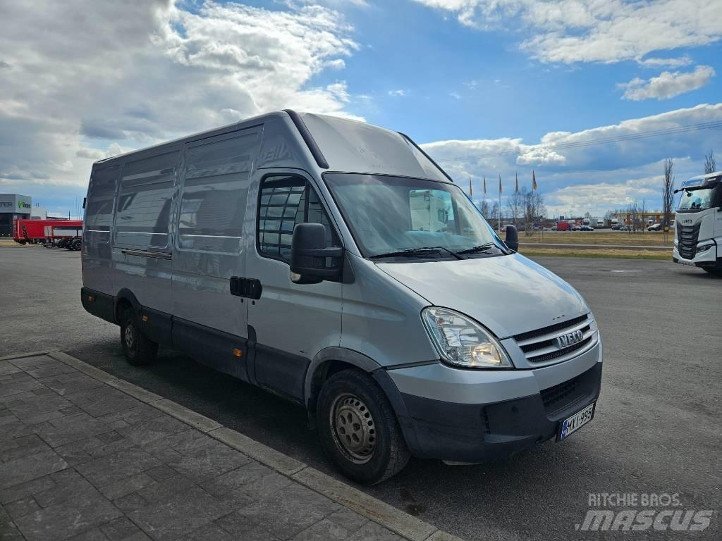 Iveco Daily 35S18 Панельні фургони