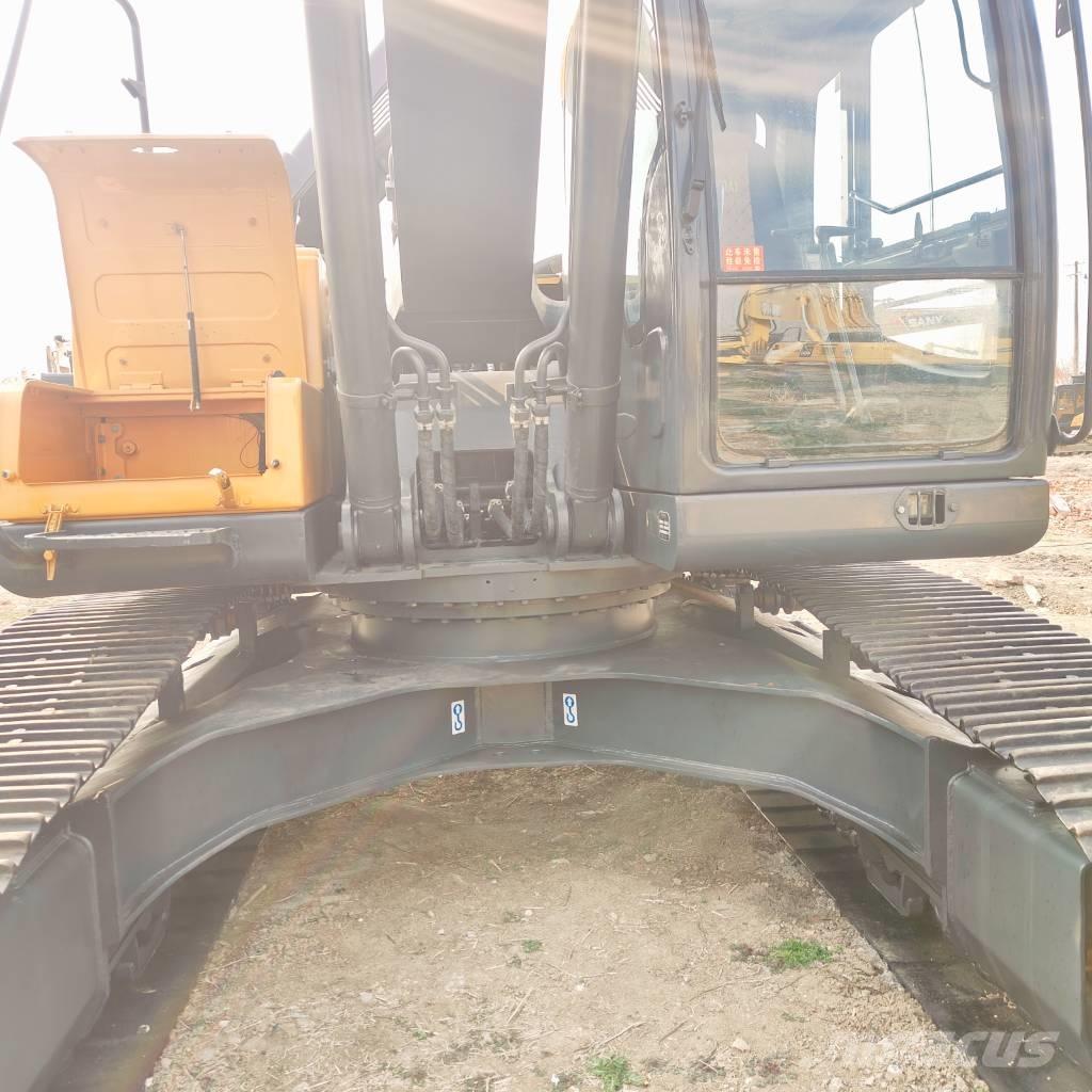 Hyundai R220LC-9S Гусеничні екскаватори