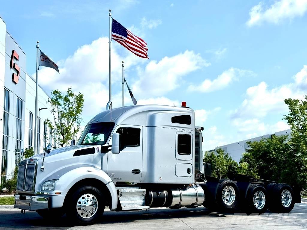Kenworth T 880 Тягачі