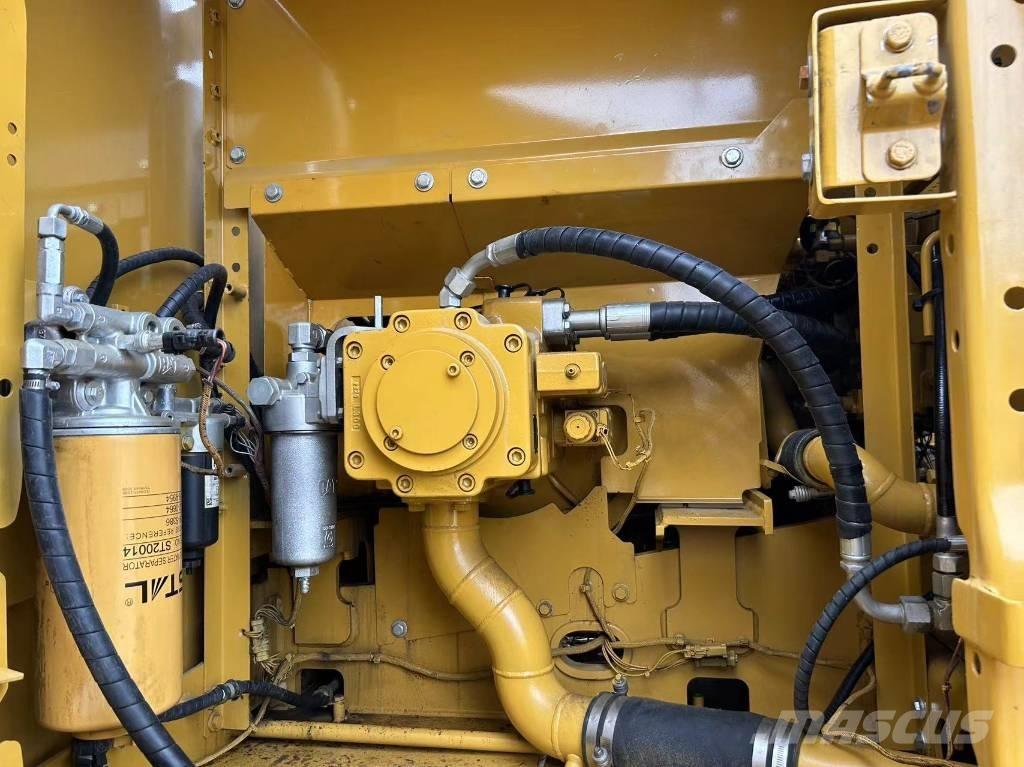 CAT 320 Гусеничні екскаватори