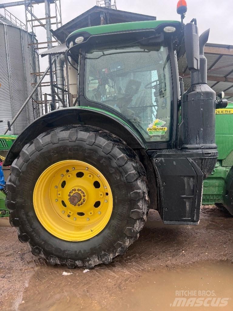 John Deere 8320 R Трактори