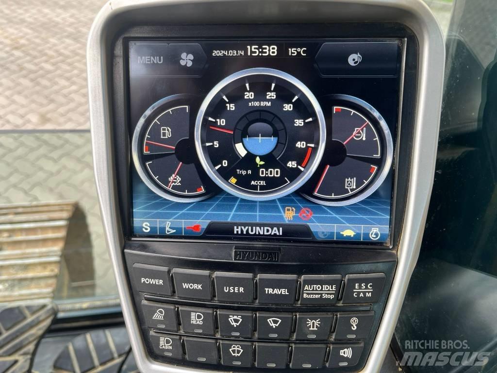 Hyundai HX 220 L Гусеничні екскаватори