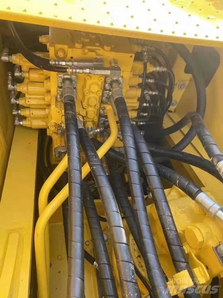 Komatsu PC 220-8 Гусеничні екскаватори