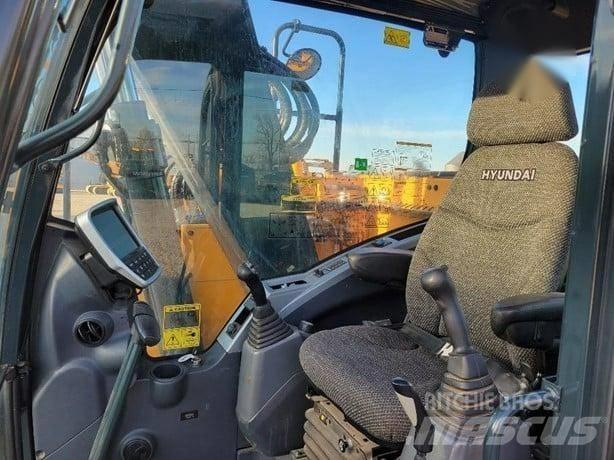 Hyundai HX130 Гусеничні екскаватори