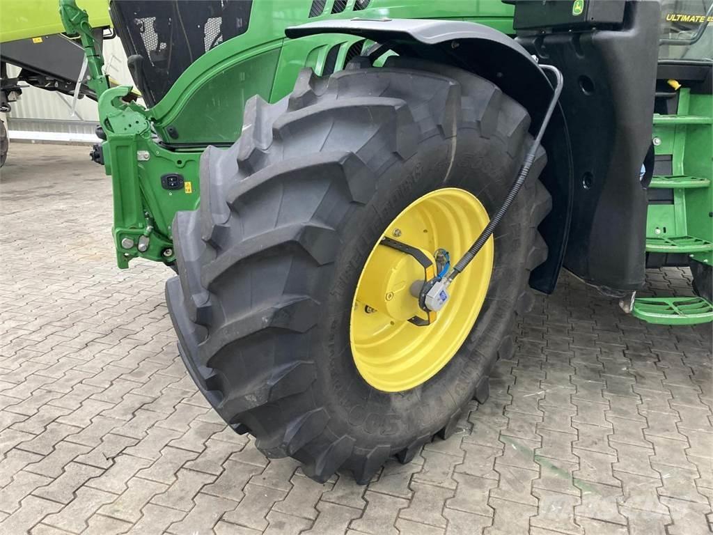 John Deere 6215R Трактори