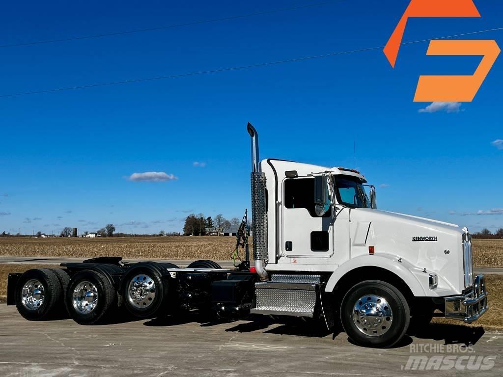Kenworth T 800 Тягачі