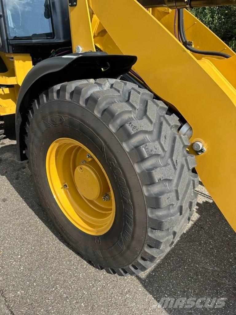 CAT 908 Фронтальні навантажувачі