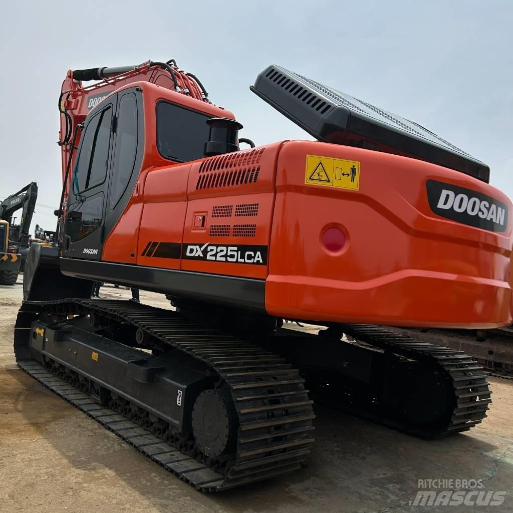 Doosan DX 225 LC Гусеничні екскаватори