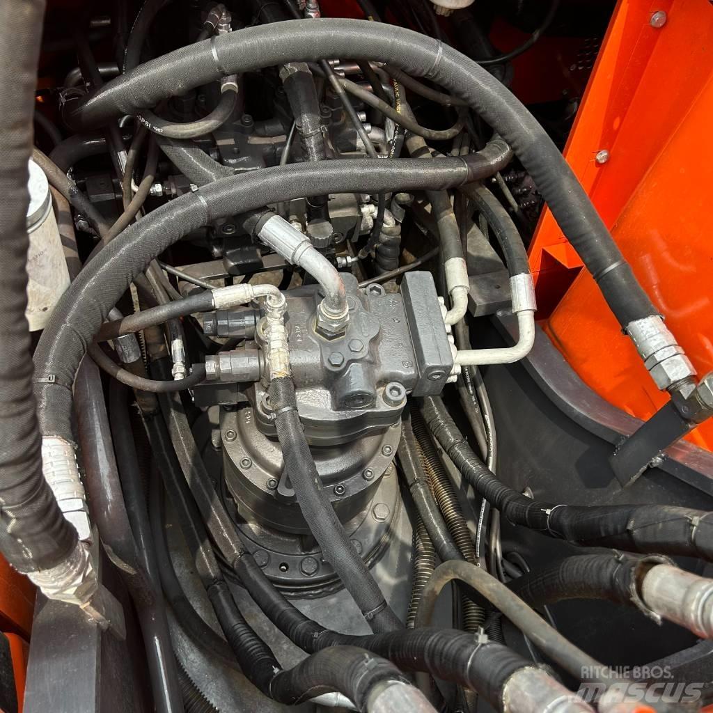 Doosan DX 225 LC Гусеничні екскаватори