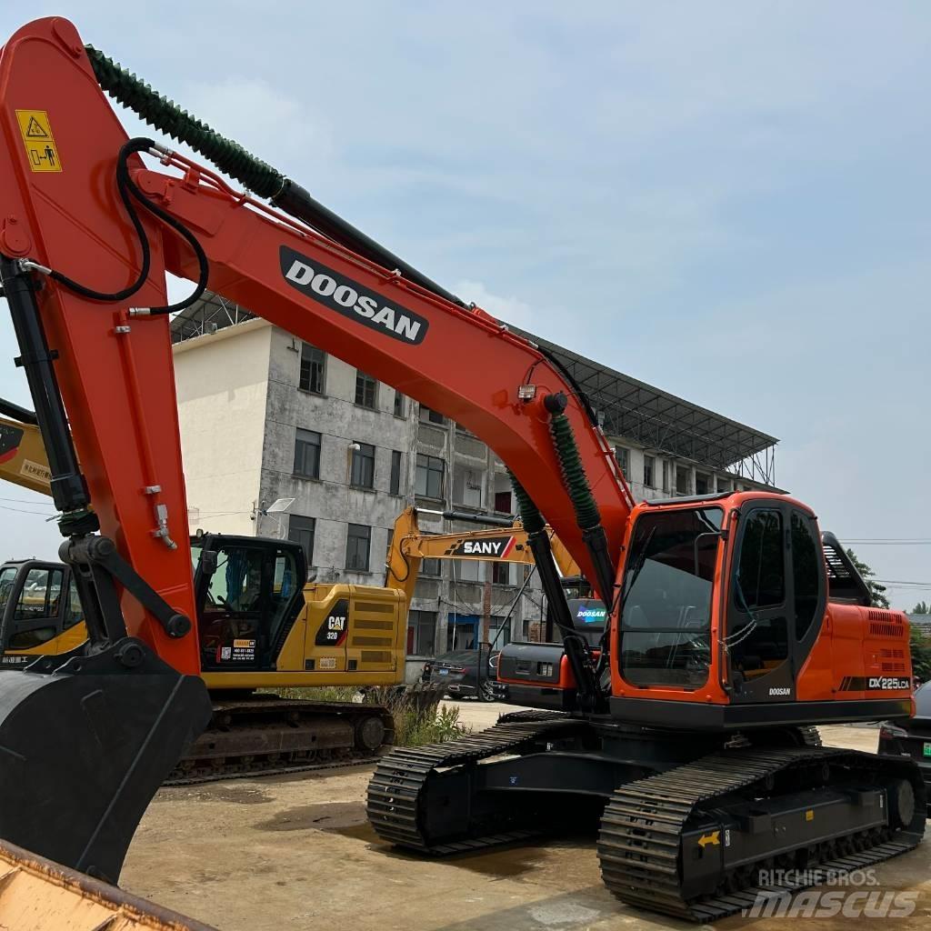 Doosan DX 225 LC Гусеничні екскаватори