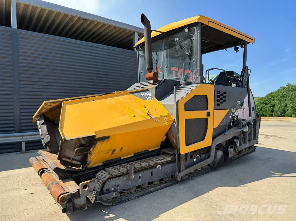 Volvo P 6820C Асфальтовкладачі