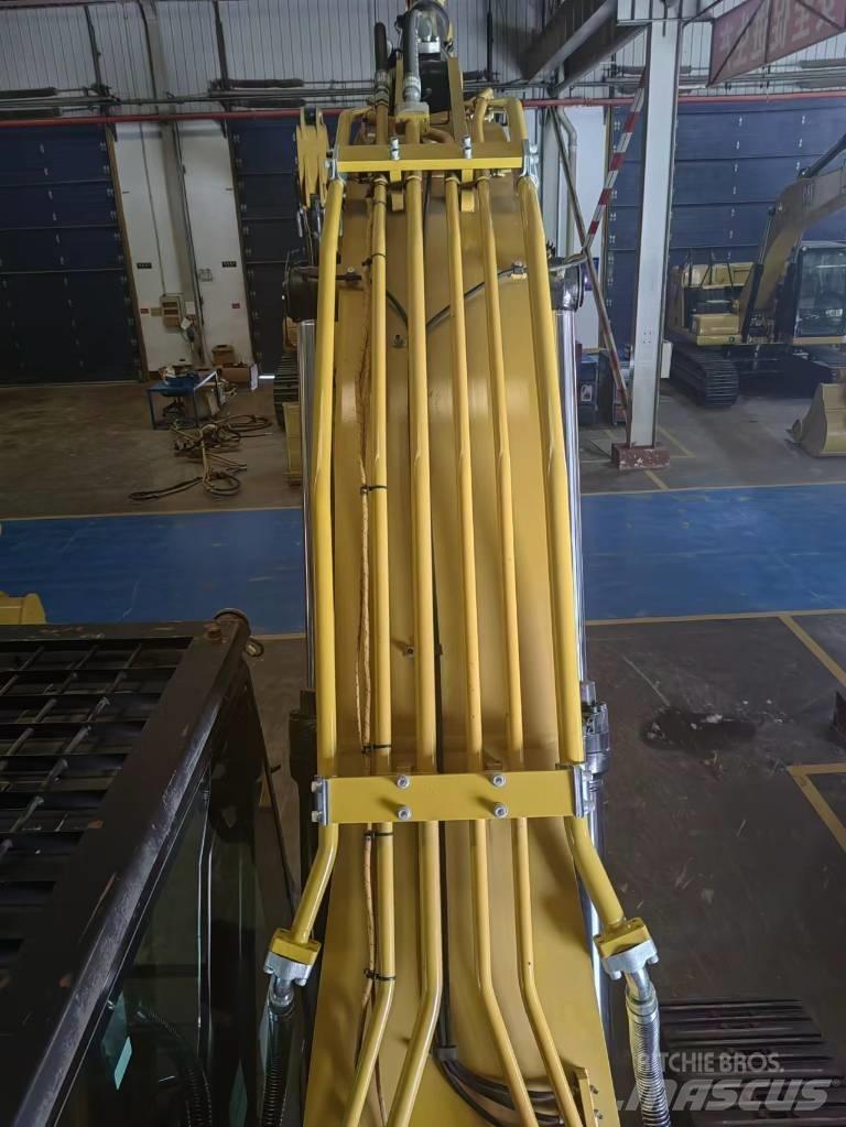 CAT 323 Гусеничні екскаватори